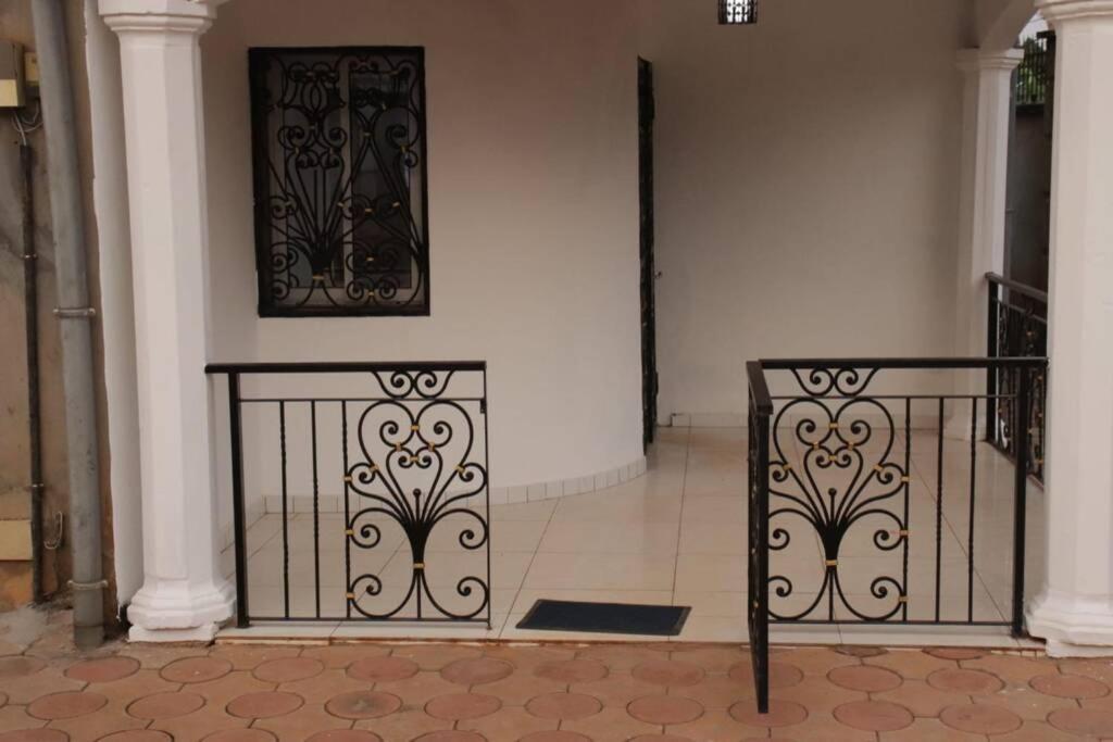 Residence Jeanne A Yaounde Odza Messamengo Eksteriør bilde