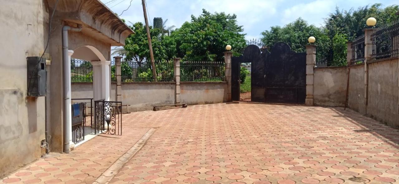 Residence Jeanne A Yaounde Odza Messamengo Eksteriør bilde